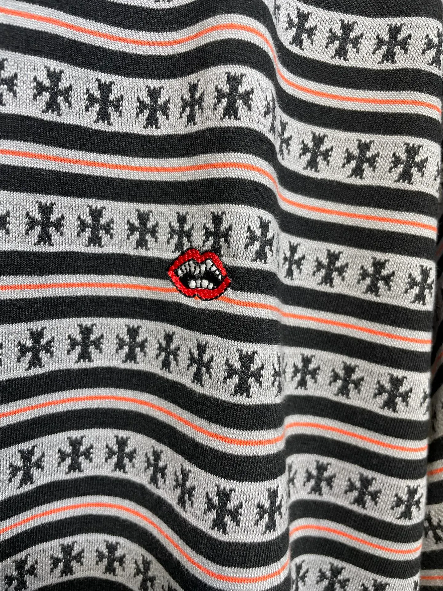 🅿️280 chrome hearts striped full-print short-sleeved craftsmanship instructions: Customized yarn-dyed fabrics, minimum ordering is 1,000 meters, expensive embroidery using imported embroidery machines, the overall line is straight and delicate, the fabric is comfortable and soft, the color is consistent and no color difference. Can be matched with the same style to create a fashionable look, control various occasions, customized accessories, complete three standards, the same style for men and women! ⚠️Color: gray ⚠️Size: sml
